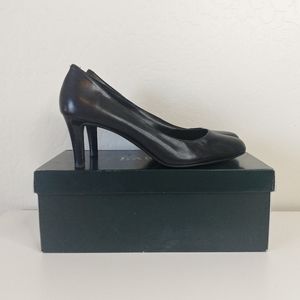LRL black low pumps